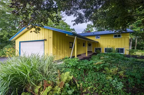 104 Ashley Dr, Brighton, NY 14620