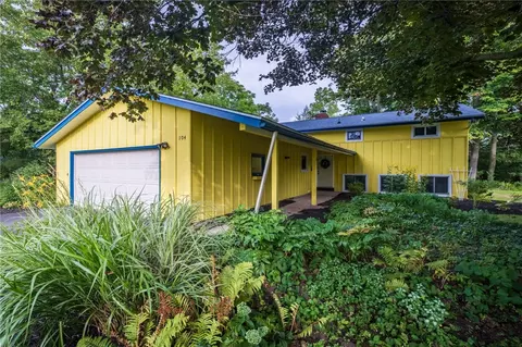 104 Ashley Dr, Brighton, NY 14620