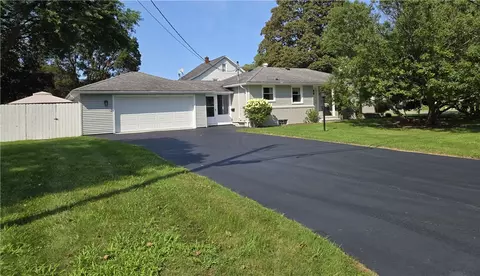 10 Mandy Ln, Rochester, NY 14625