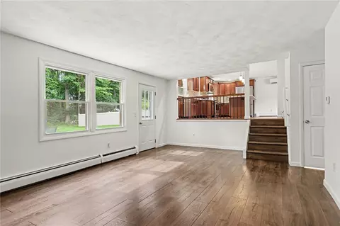 Living - 425 Tara Ln, Webster, NY 14580 photo 5 of 8