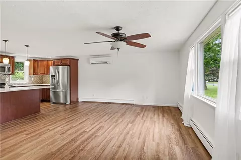 Living - 425 Tara Ln, Webster, NY 14580 photo 4 of 8