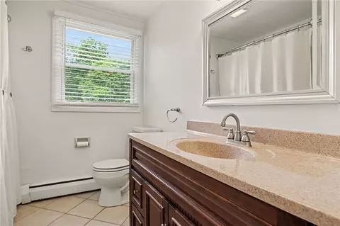 Bath - 425 Tara Ln, Webster, NY 14580 photo 2 of 2