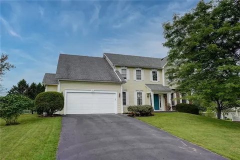 3 Post Side Ln, Pittsford, NY 14534