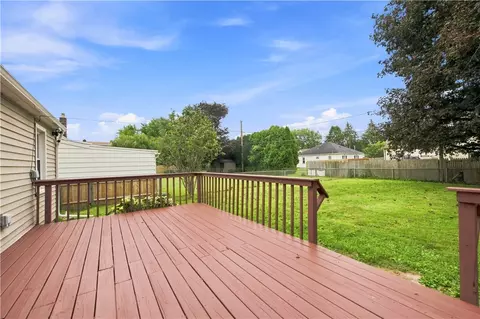 Exterior - 1061 Whitlock Rd, Irondequoit, NY 14609 photo 3 of 6