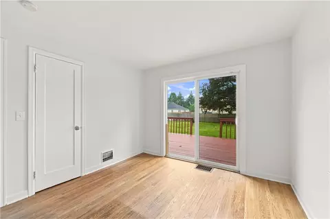 Bedroom - 1061 Whitlock Rd, Irondequoit, NY 14609 photo 3 of 4