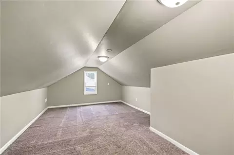 Bedroom - 1061 Whitlock Rd, Irondequoit, NY 14609 photo 4 of 4