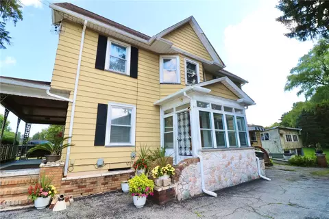Exterior - 708 Helendale Rd, Irondequoit, NY 14609 photo 2 of 11