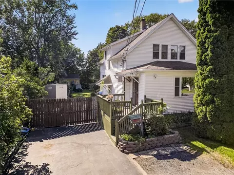73 Ardella St, Gates, NY 14606