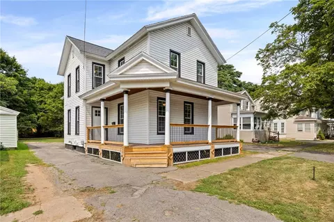 7 Spencer St, Lyons, NY 14489 photo 1