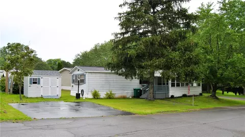 40 Parkview Dr, Avon, NY 14414