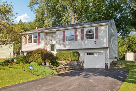 59 Hay Market Rd, Chili, NY 14624