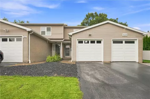 5663 Running Brook Rd, Farmington, NY 14425