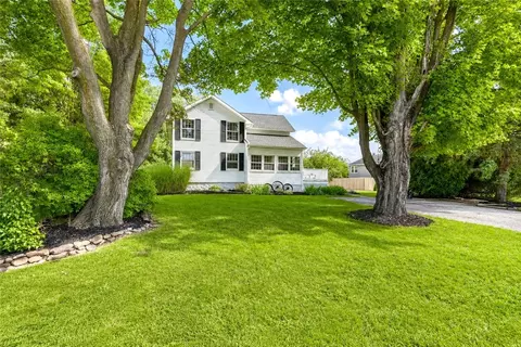 1941 Paddy Ln, Ontario, NY 14519