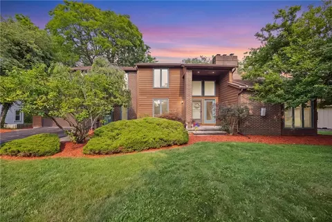 32 Framingham Ln, Pittsford, NY 14534