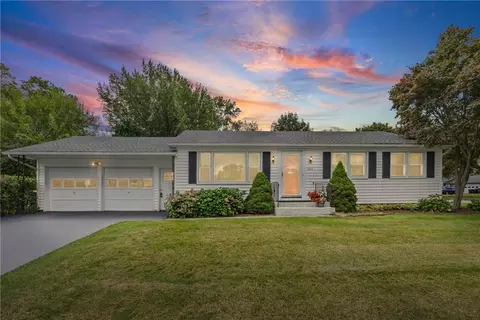 364 Lake Meadow Dr, Greece, NY 14612