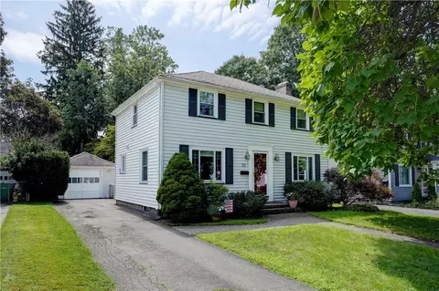 33 Catalpa Rd, Irondequoit, NY 14617