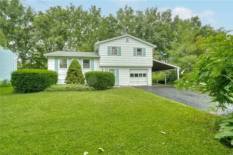60 Willhurst Dr, Gates, NY 14606