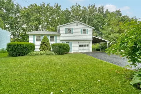 60 Willhurst Dr, Gates, NY 14606