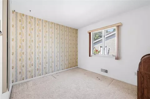 Bedroom - 100 Kearney Dr, Irondequoit, NY 14617 photo 6 of 7