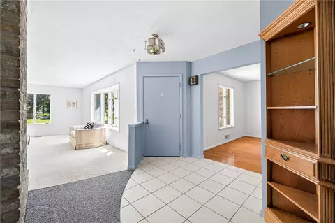 Entry Way - 100 Kearney Dr, Irondequoit, NY 14617 photo 2 of 2