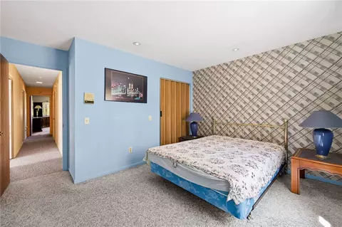 Bedroom - 100 Kearney Dr, Irondequoit, NY 14617 photo 5 of 7