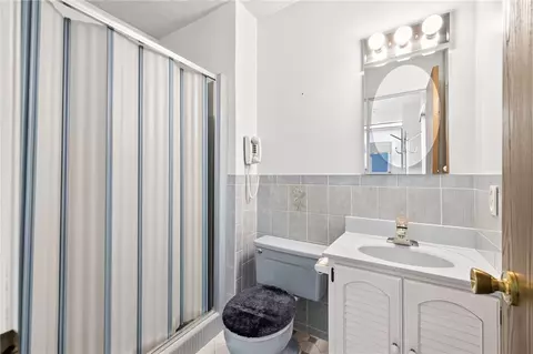 Bath - 100 Kearney Dr, Irondequoit, NY 14617 photo 1 of 4