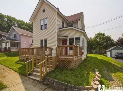 18 Hess St, Jamestown, NY 14701