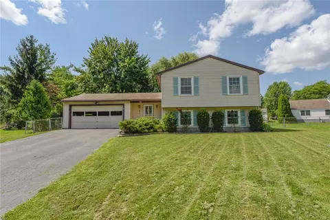 80 Shadow Ln, Gates, NY 14606