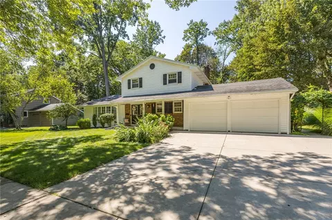 Exterior - 25 Shadowlawn Ct, Irondequoit, NY 14617 photo 3 of 13