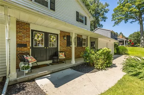 Exterior - 25 Shadowlawn Ct, Irondequoit, NY 14617 photo 4 of 13