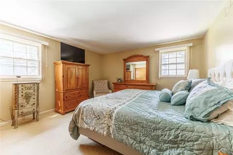 Bedroom - 25 Shadowlawn Ct, Irondequoit, NY 14617 photo 1 of 4
