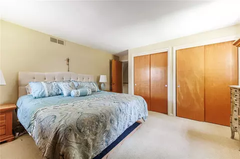 Bedroom - 25 Shadowlawn Ct, Irondequoit, NY 14617 photo 2 of 4