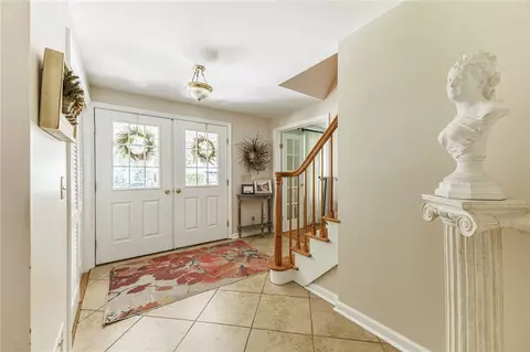 Entry Way - 25 Shadowlawn Ct, Irondequoit, NY 14617 photo 1 of 2