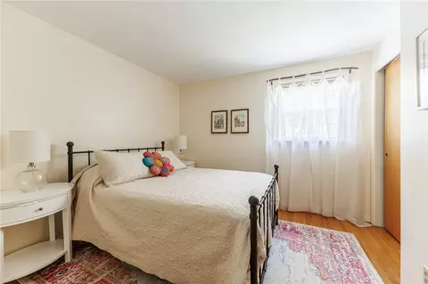 Bedroom - 25 Shadowlawn Ct, Irondequoit, NY 14617 photo 3 of 4