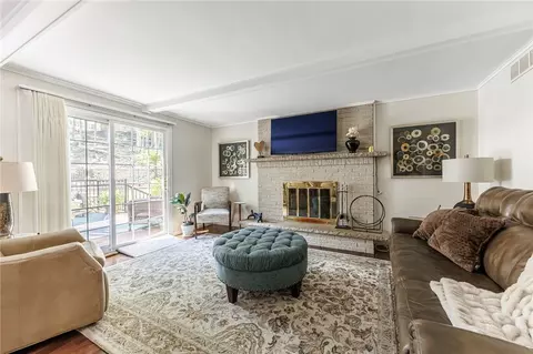 Living - 25 Shadowlawn Ct, Irondequoit, NY 14617 photo 4 of 5