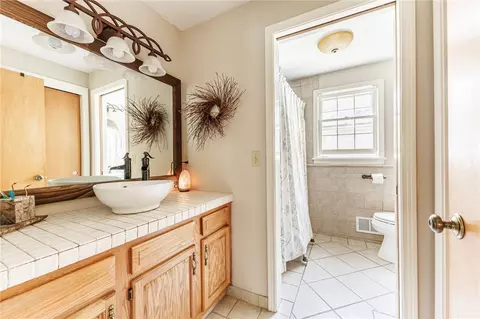 Bath - 25 Shadowlawn Ct, Irondequoit, NY 14617 photo 2 of 2