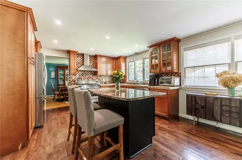 Kitchen - 25 Shadowlawn Ct, Irondequoit, NY 14617 photo 1 of 5
