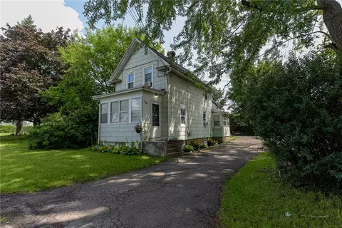 Exterior - 140 Taft Ave, Irondequoit, NY 14609 photo 3 of 9