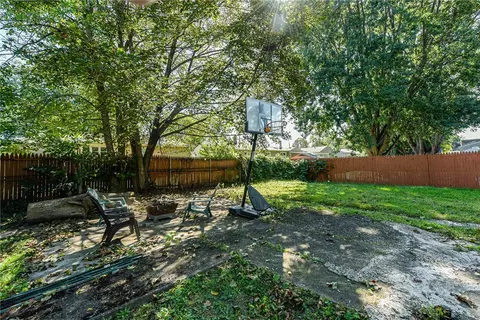 Exterior - 140 Taft Ave, Irondequoit, NY 14609 photo 7 of 8