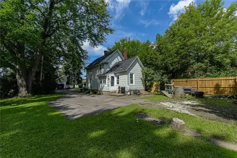 Exterior - 140 Taft Ave, Irondequoit, NY 14609 photo 7 of 9