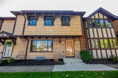 78 Camberley Pl, Penfield, NY 14526