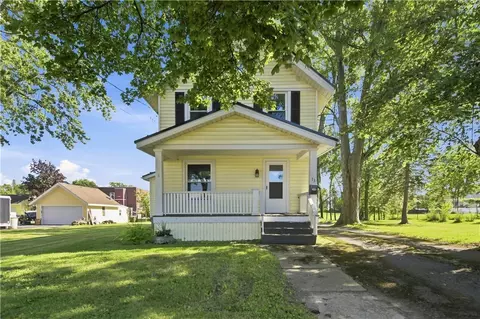 33 Grove St, Parma, NY 14468