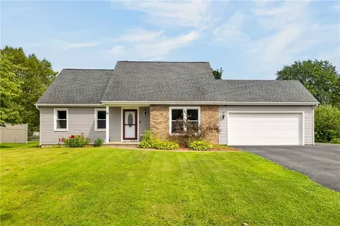 9 Newcomb Dr, Parma, NY 14468
