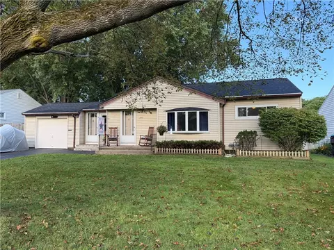 225 Hildegarde Rd, Greece, NY 14626