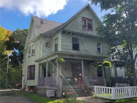 30-32 Quincy St, Rochester, NY 14609