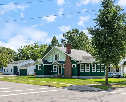 21 Pearl St, Clifton Springs, NY 14432