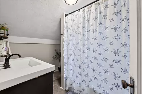 Bath - 164 Vinton Rd, Irondequoit, NY 14622 photo 1 of 3