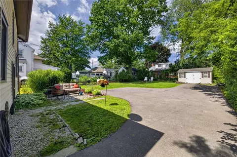 Exterior - 164 Vinton Rd, Irondequoit, NY 14622 photo 7 of 10