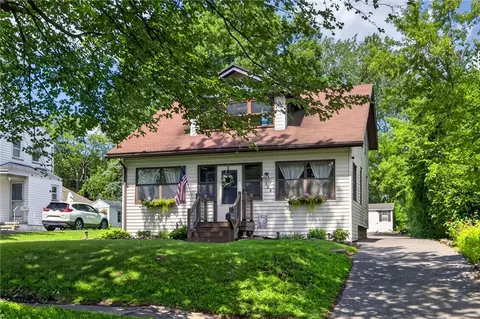 Exterior - 164 Vinton Rd, Irondequoit, NY 14622 photo 2 of 10