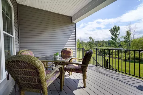 Exterior - 1009 Pathway Ln, Webster, NY 14580 photo 4 of 7